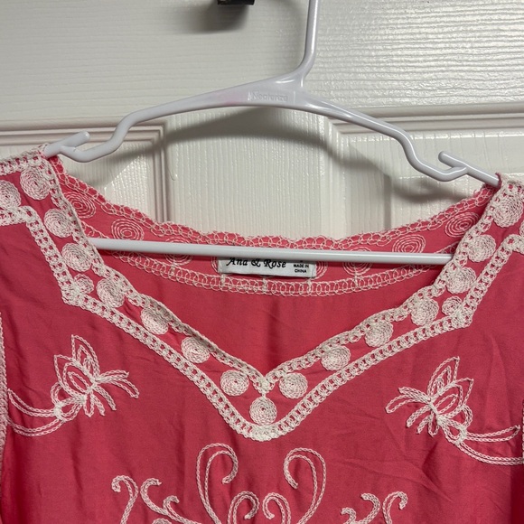 Chic Pink and White Embroidered Blouse - Picture 7 of 10